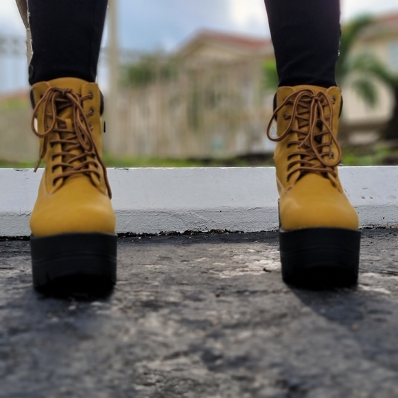 Chunky Heeled Platform Lace up Ankle Boots - Picture 4 of 5